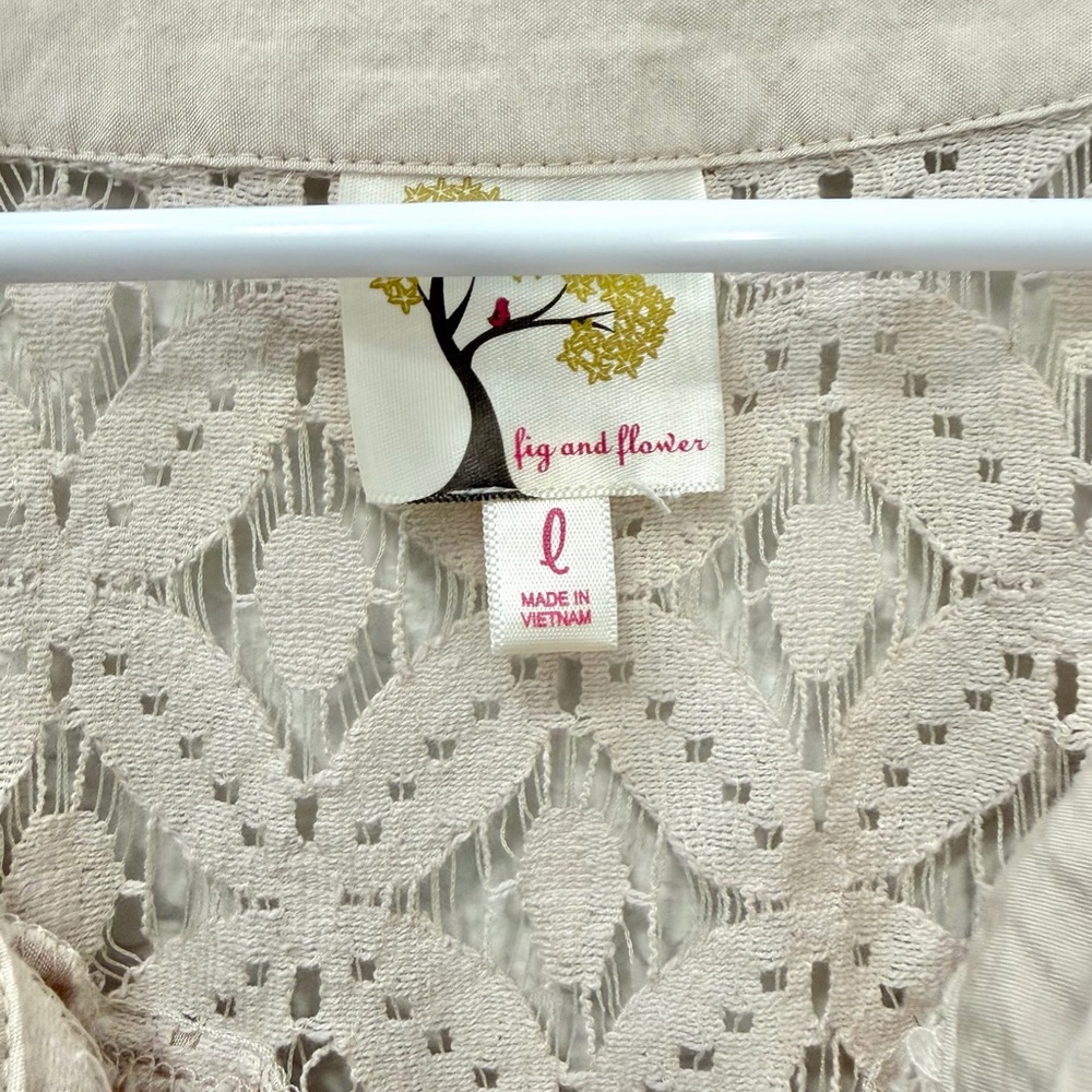 Fig and Flower Beige Lace Crochet 3/4 sleeve Blouse Women’s Size Large - Picture 5 of 10